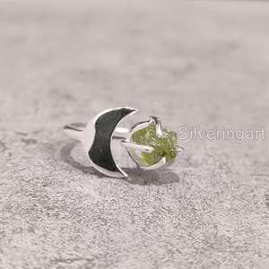 Anillo de Plata de Ley 925 con Peridoto Natural, Piedra de Nacimiento de Agosto, Luna Creciente, Joyería Hecha a Mano para Mujer - Product Image 3