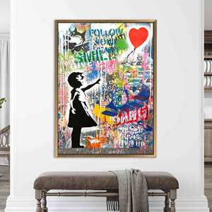Elegante Lienzo con Estampado de Graffiti de Banksy Girl para Sala de Estar, con Marco Dorado - Product Image 1