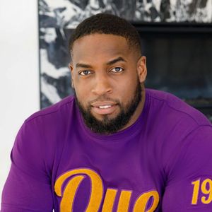 T-Shirt in ciniglia viola manica Que con ricamo Omega stile di vita greco camicia di cotone personalizzata della confraternita all'ingrosso - Product Image 2