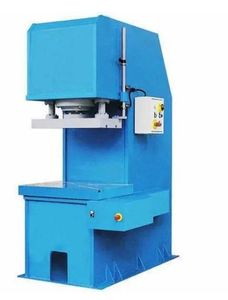 Presse hydraulique semi-automatique avec construction en acier inoxydable et moteur de 200 kW - Product Image 4