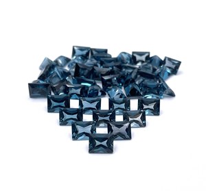 Topacio azul de Londres Natural 2,50*5-5*10 MM Baguette Princes Cut IGI Certified Loose Gemstone Lot para la fabricación de joyas - Product Image 1