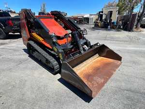 Minicargadora Nueva Ditch Witch SK3000, Zanjadora, Cilindro Hidráulico para Minicargadora, Bosch Rexroth, 4 Años de Garantía, Motor, Engranaje - Product Image 3