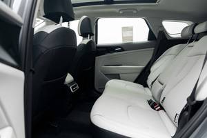 Nouveau modèle 2025 Kia Sportage Premium Smart 1.5L FWD Gris avec toit ouvrant panoramique, zéro kilomètre, prix attractif, prêt à être expédié - Product Image 4