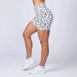 Shorts respirants de couleur unie pour femmes de meilleure qualité, avec sublimation, shorts de gym personnalisés pour femmes - Product Image 3