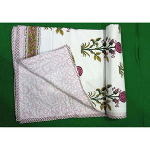 Edredón de Algodón Blanco Hecho a Mano con Diseño Floral Reversible, Patrón Kantha Tradicional de Jaipur, Manta Suave para el Hogar - Product Image 1
