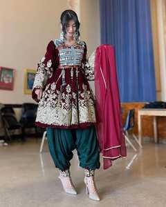 Última Moda en Vestidos Ajustados y con Vuelo para Mujer, Vestidos Afganos al por Mayor, MOQ Bajo, Servicio OEM, Vestido Afgano Kuchi Bordado para Mujer - Product Image 4