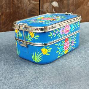 Boîte à lunch en acier peinte à la main, 3 étages, motif floral traditionnel jaune vif et bleu, disponible à prix de gros. - Product Image 2