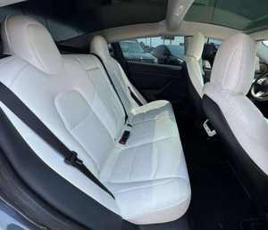 Sedán Eléctrico de Lujo 2022 de Bajo Kilometraje, 3 Puertas, Motor Dual, Tracción en las Cuatro Ruedas, Gran Autonomía, Carga Rápida, Interior Premium, Confort para el Conductor - Product Image 2