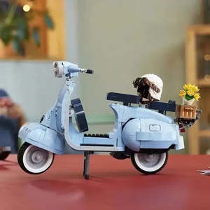 Jouet de construction vintage pour Vespa Moto pour les enfants qui aiment les motos rétro - Product Image 3