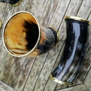 Vaso de cuerno de lujo hecho de búfalo natural y vasos de chupito de cuerno de buey con base de madera auténticas tazas de cerveza de cuerno vikingo medieval FWE - Product Image 1