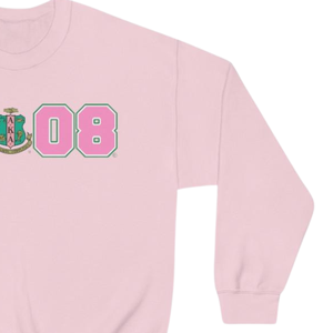 Sudadera con cuello redondo AKA 1908 Year Crest, blanca con letras griegas en rosa y verde, suéter de lana tipo pullover para hermandad - Product Image 2