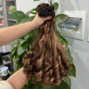 MIC HAIR BOUNCY CURL Precio de fábrica 100% Extensiones de cabello humano Remy Sedoso Funmi Bouncy Super Double Drawn Weave Teñido grande - Product Image 1