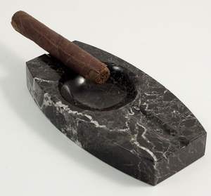 ที่เขี่ยบุหรี่เรซิ่นดีไซน์เนอร์ ไร้ควัน ทรงสี่เหลี่ยม ดีไซน์ร่วมสมัย ปรับแต่งสีและขนาดได้ ทันสมัย ทำด้วยมือ ถาดตกแต่ง - Product Image 2