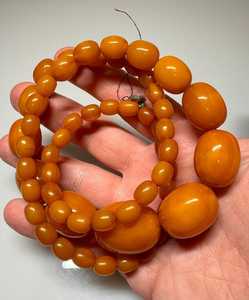 Bracelet pour femmes Bracelets jaunes tendance pour femmes avec des motifs attrayants Artisanat raffiné Parfait pour les amateurs de mode - Product Image 3