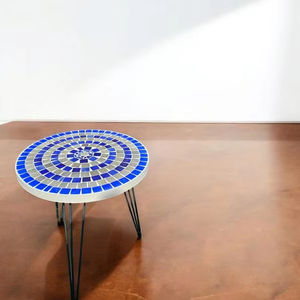 Mesa auxiliar de mosaico deslumbrante: Arte iridiscente-mesa de centro azul-mesa auxiliar-Decoración de sala de estar-regalo - Product Image 1