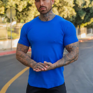 Fournisseur de gros T-shirts classiques bleu royal à col rond et ourlet incurvé pour hommes T-shirt en coton respirant avec logo personnalisé pour hommes - Product Image 1