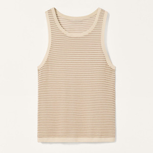 La camiseta sin mangas deportiva para hombre hecha con tela que absorbe el sudor ofrece una comodidad fresca perfecta para entrenamiento físico o viajes - Product Image 1