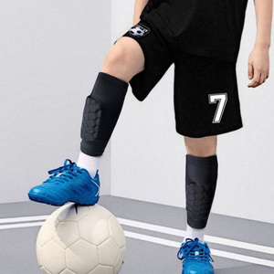 Espinilleras de fútbol de compresión EVA con logotipo personalizado, espinilleras ajustables para pantorrilla, protectores cálidos para piernas para jugadores de fútbol, protección infantil - Product Image 2