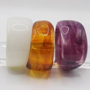 Brazalete de Resina Hecho a Mano, Suministro Directo de Fábrica, para Festivales o Celebraciones y Atuendos Casuales, Disponible al Mejor Precio - Product Image 3