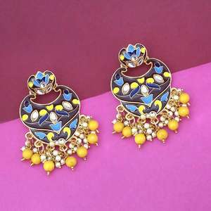 Pendientes colgantes finos Kriaa chapados en oro Kundan Multi Meenakari Dangler modelo 1314207G - Product Image 1