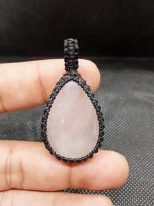Colgante de Piedra Preciosa de Cuarzo Rosa Natural Pulido a Mano, Colgante de Hilo de Macramé con Cabujones de Joyería de Moda - Product Image 2