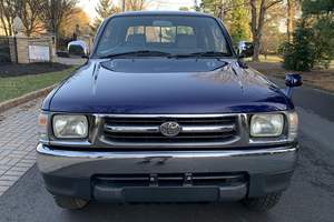Toyota Hilux SSR 4x4 de 1997 en excellent état, sans accident, conduite à gauche/droite - Product Image 2