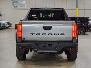 Toyota Tacoma 4WD Trailhunter Hybride 2.4 Cyl Automatique Pick-up d'occasion 2024 - Product Image 6