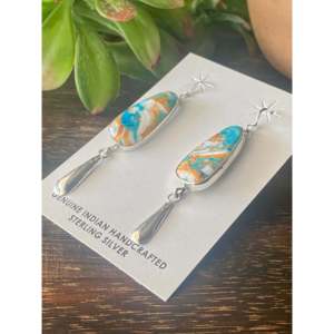 Pendientes Colgantes Hechos a Mano en Estilo Navajo con Turquesa Mohave y Plata de Ley, Diseño en Forma de Gota de Agua - Product Image 4
