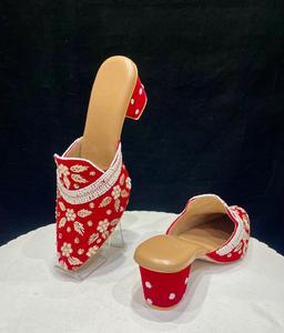 Design de luxe broderie à la main travail femmes Jutti pour la maison et le bureau disponible au meilleur prix de l'Inde - Product Image 3