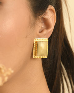 Boucles d'oreilles luxueuses de style vintage en laiton plaqué or avec des pierres précieuses de saphir jaune brillant pour les femmes - Product Image 4