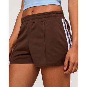 Pantalones Cortos Deportivos Urbanos para Mujer - Estilo Chocolate Caliente al Aire Libre, Poliéster Reciclado, Spandex, Ligeramente Elásticos, a Rayas - Product Image 1