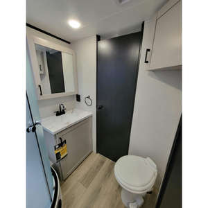 Remolque de Viaje Jayco Flight 24FK 2026 de Aluminio Negro con Capacidad para 6 Personas - Product Image 2