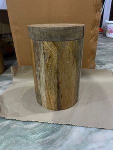 Urne funéraire en bois de mangue écologique de qualité supérieure, artisanale, avec support, récipient commémoratif, design en corde, imperméable, résistant aux intempéries - Product Image 3