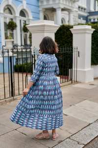 Robe Varuni Bohème en Coton Pur Tissé à la Main Ikat Bleue Casual Occasionnelle Mode Éthique - Product Image 6