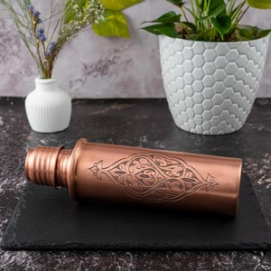 Bouteille d'eau en cuivre de haute qualité pour le stockage d'eau froide et chaude avec finition martelée traditionnelle - Product Image 4