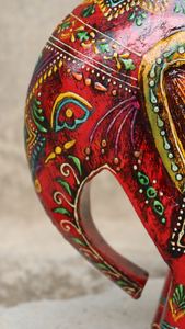 Statue en bois d'éléphant peinte à la main Figurine animale éco-lectique pour la décoration intérieure mariage anniversaire cadeaux de pâques produit fait à la main - Product Image 6