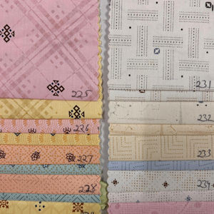 Asequible Lilly Orchid Poly Cotton Fabric 36 Impreso Textil suave para ropa - Product Image 1