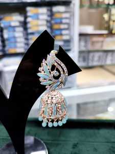 Fournisseur de boucles d'oreilles Jhumka Jhumki en or plaqué indien, bijoux de mariée indiens pour mariage, ensemble de bijoux de mode festif - Product Image 2