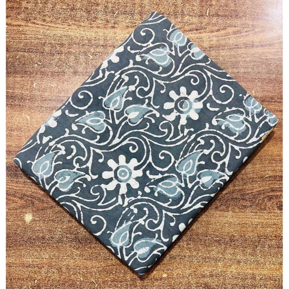 สีเทาเข้ม