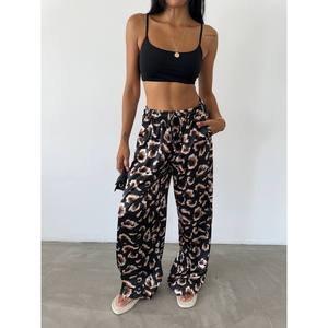 Pantalon décontracté en satin à taille haute et jambe large, anti-plis - Product Image 5