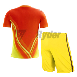 Camisetas de fútbol profesionales personalizadas de poliéster 100%, ropa de equipo transpirable de secado rápido ligera al por mayor con impresión de logotipo - Product Image 2