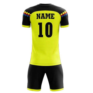 Conjunto de uniforme de fútbol de sublimación personalizado de patrón sólido transpirable Jersey de manga corta con cuello en V 100% tela de poliéster que absorbe la humedad - Product Image 5