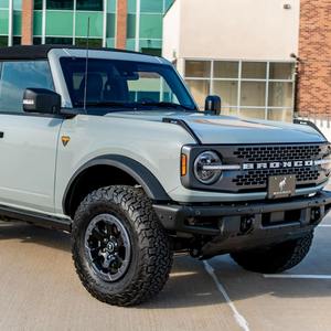 LUXURY RIDE 2021 Bronco Badlands 2.7L EcoBoost V6 4WD Paquete Lux - Product Image 1