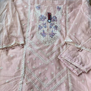 Colección de invierno Ropa India Top de organza pesada y Dupatta con fondo de Santoon y organza interior Shalwar Kameez - Product Image 1