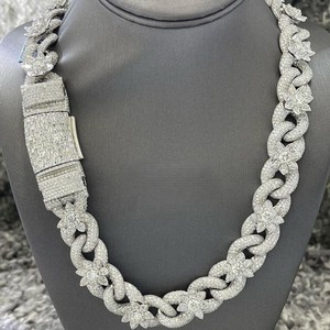 Munjani Impex Chaîne fine cubaine en forme de fleur personnalisée Moissanite VVS Diamant en argent sterling 925 Certifié IGI Bijoux fins - Product Image 6