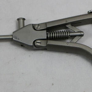 ที่ใส่เครื่องมือผ่าตัดกล้องส่องเข็มที่ยึดเข็มแบบโค้งที่ยึดเข็มเจาะกล้องไทเทเนียม - Product Image 3