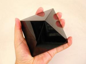 Vente en gros Obsidienne noire de 50mm Pyramide de cristal naturel Pierre de guérison énergétique puissante pour Reiki Sculpture Feng Shui Décoration de la maison - Product Image 4