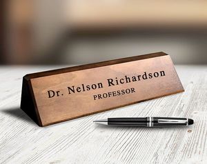 Plaque de nom de bureau en bois moderne |   Gravure artisanale |   Approvisionnement en gros - Product Image 1