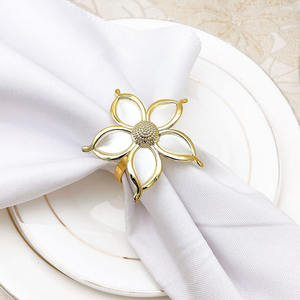 Les anneaux de serviette en métal les plus tendance sont un excellent choix de cadeau pour les mariages, les fêtes de pendaison de crémaillère et les célébrations. - Product Image 4