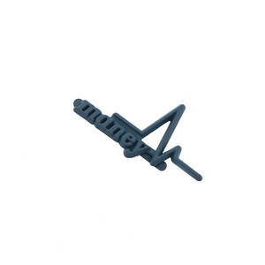 ป้ายโลโก้โลหะแบบกำหนดเองสำหรับเสื้อผ้าด้วยเทคนิคการปั๊มร้อน - Product Image 4